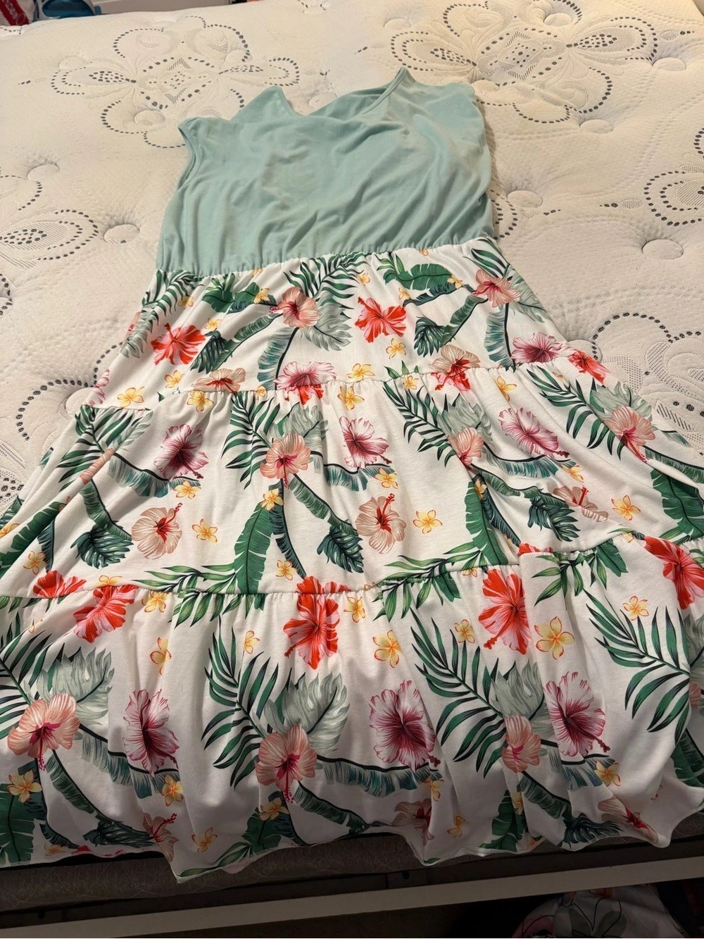 Floral Maxi Dress in Green & White Like New
